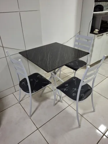 Mesa com cadeiras