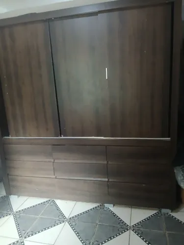 Guarda roupa de 3 portas de correr 400,00, chama!