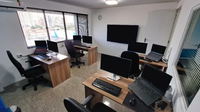 CONJUNTO DE 4 MESAS E 4 CADEIRAS PARA ESCRITÓRIO