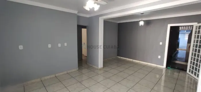Compre Casa Reformada no Coophamil com 3 quartos