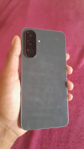 Celular A56 5G 256g 8 ram 900 reais pra vender hoje