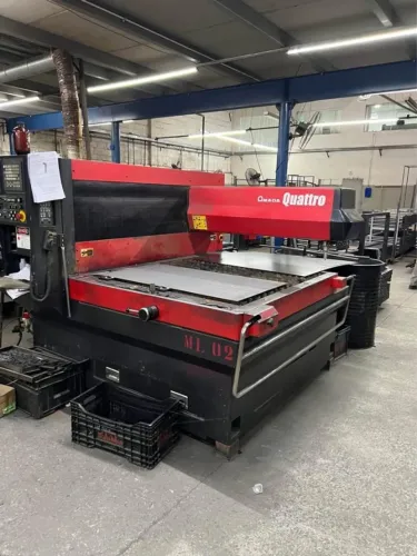 Maquina de corte a Laser - AMADA