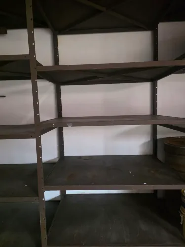 Estante de ferro