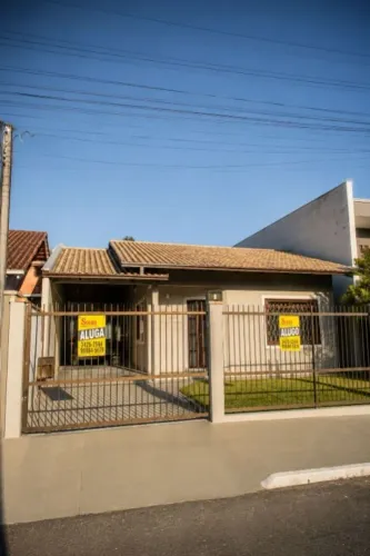 Casa ampla 1 Suíte Mais 2 Dormitórios Com Piscina