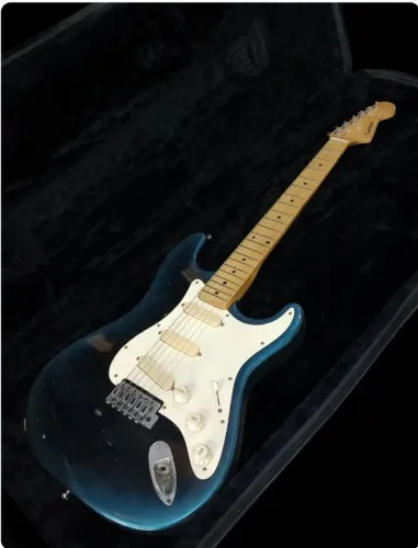 Guitarra stratocaster Giannini Stratosonic (mombrust)