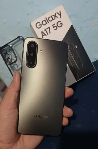 Vendo celular Samsung Galaxy A17 5G 128GB novo na caixa.