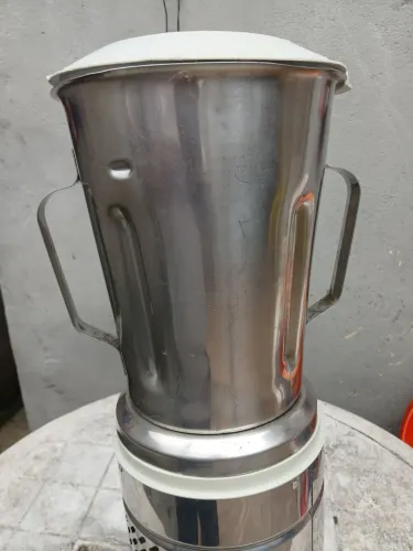 vendo liquidificador industrial em perfeito estado funcionando perfeitamente