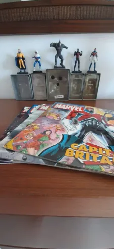 Kit 5 bonecos + revistas Marvel colecionador