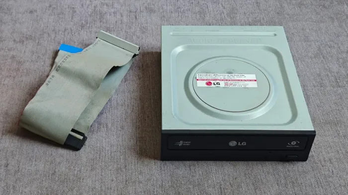 Gravador e Leitor DVD/CD LG IDE PATA GH22NP20 - Para PC Antigo / Retrô