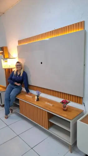 BANCADA COM PAINEL RIPADO COM LED