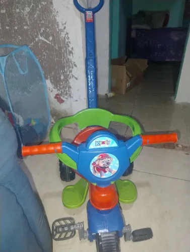 Vendo um triciclo de bebê