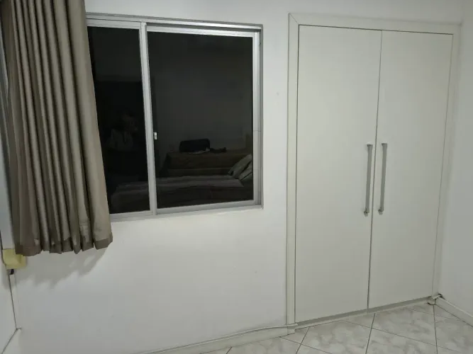 Alugo quarto 1.600,00