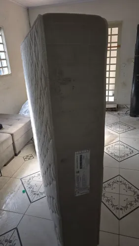 Colchao Queen size so espuma dupla face sujo, precisa de higienizacao