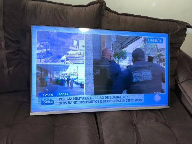 Smartv Philips 50 polegadas, funciona perfeitamente, o problema é o defeito na tela