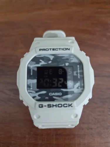 CASIO G-SHOCK DW-5600CA-8