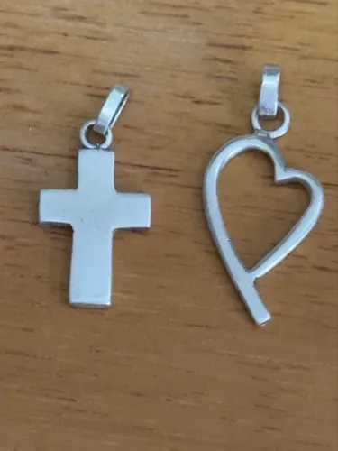 Pingentes prata crucifixo e coração 