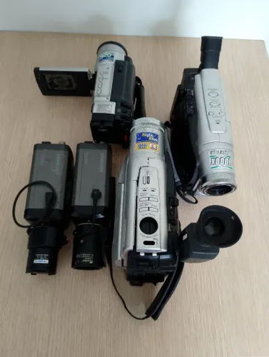 LOTE COM 5 FILMADORAS ANTIGAS-NO ESTADO PARA PEÇAS OU RESTAURO