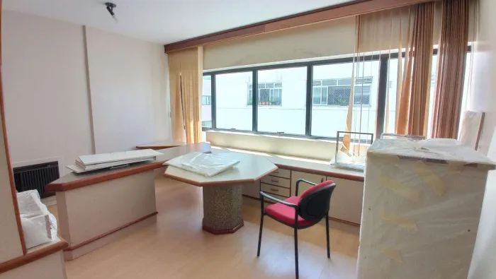Sala/Conjunto Comercial à Venda, 60,79m2, Dividida Em 3 salas, Com Vaga de Garagem - Centr