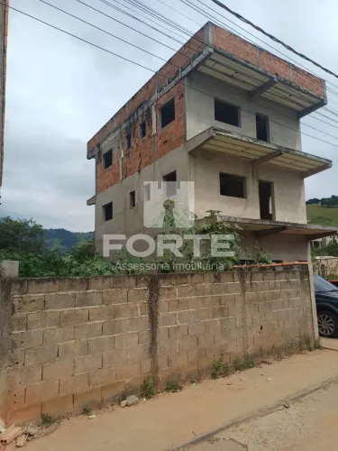VENDO excelente sobrado em fase final de construção no bairro Água Férrea em Paraisópolis