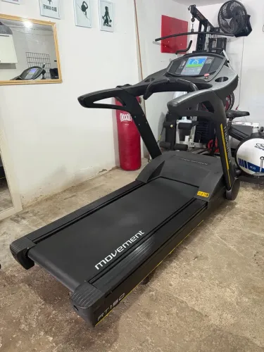 Esteira profissional Moviment Rt150