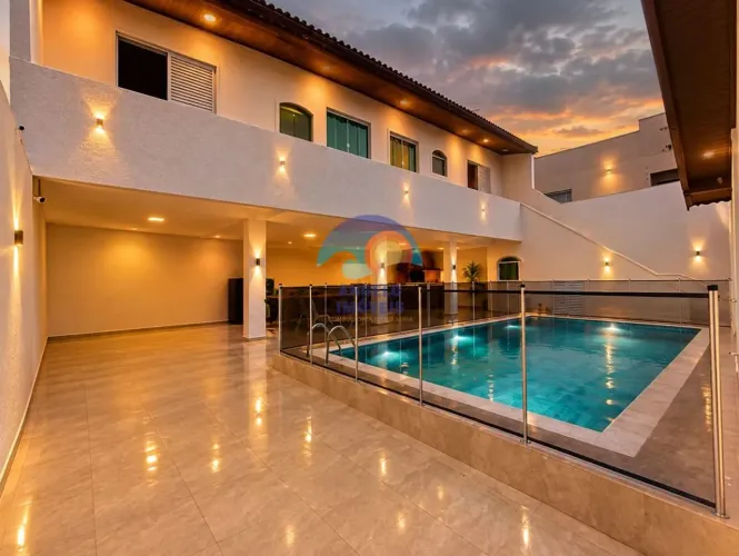 Casa de Alto Padrão, Centro, Perto do Mar, 3 Dormitórios, Edícula e Piscina