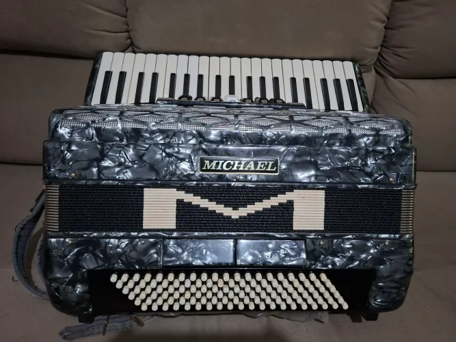 Acordeon Michael 120 baixos 