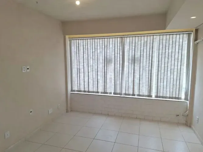 Sala Comercial 30M2, Bem Localizada