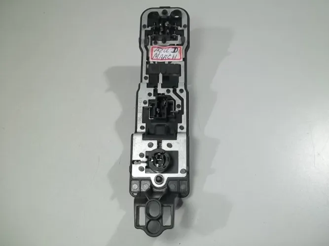 Soquete Da Lanterna Traseira Nissan March 2018