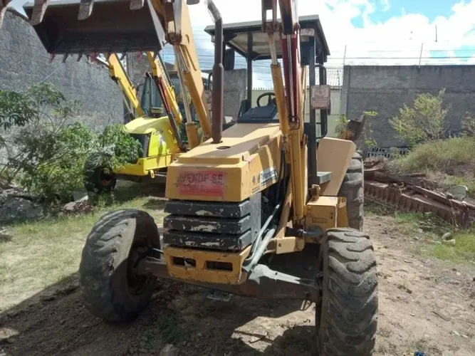 Retro escavadeira 4x4 MF96 2010
