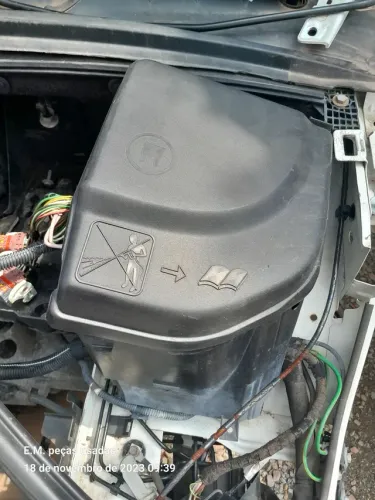 Caixa plástica dos fusíveis Peugeot 308