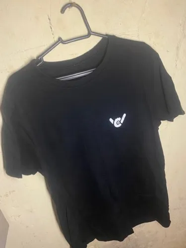 Camisa preta da marca Coleres