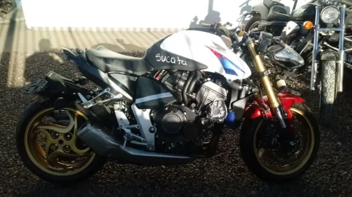 Sucata de moto para retirada de peças Honda cb1000 2015