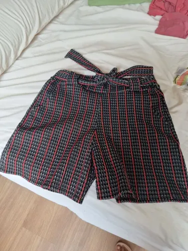 Shortinho Estampado Preto com Detalhe de Amarração
