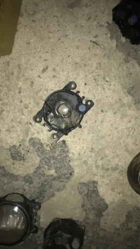 Farol de Milha Esquerdo Renault Sandero/Logan