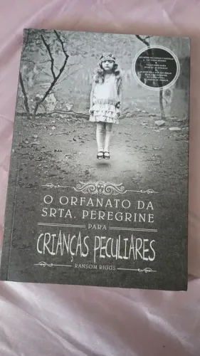 Livro O orfanato da Srta Peregrine para crianças peculiares