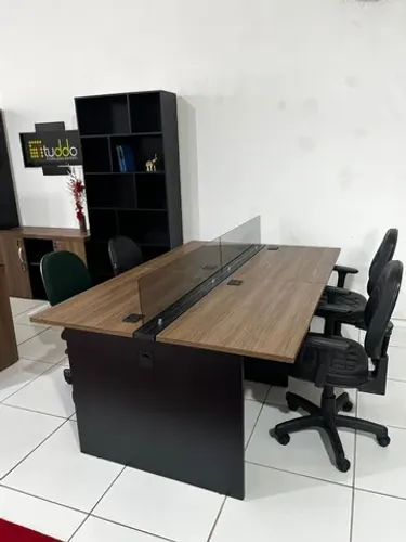 Mesa plataforma escritório