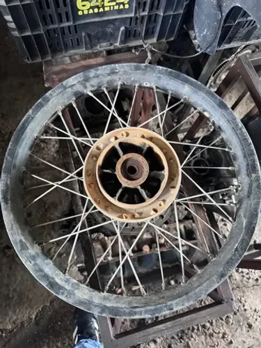 Roda trazeira de Xre 300 usada