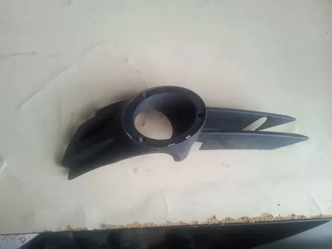 Moldura farol auxiliar golf 2008 a 2012 direito