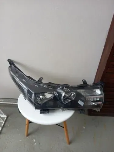 Farol direito Toyota Corolla 2015 2016 original recuperado