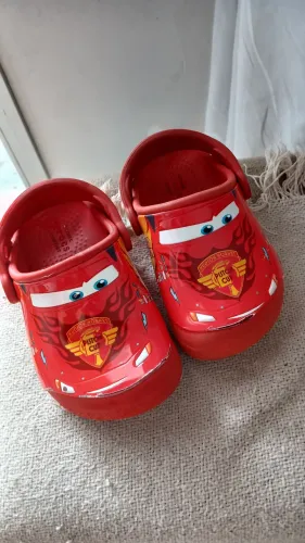 Crocs c7 relâmpago mcqueen