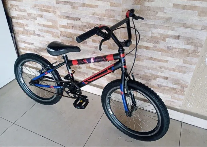 Duas bicicleta homem-aranha e Hulk aro 16 e 20 lindas 