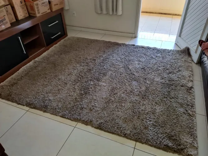 Tapete Peludo Bege/ Cinza