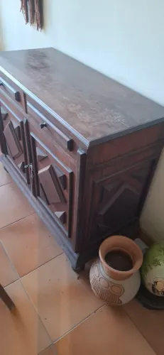  buffet anos 60/70, madeira maciça, duas os portas. Para restauração.