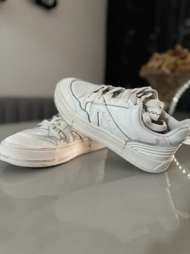 Tênis Arezzo em Couro 