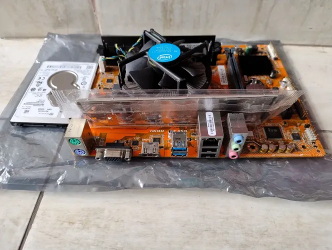 PLACA MÃE COMPLETA CORE I3 6 GERAÇÃO 8 G COM HD 500 HBIGA DE MEMÓRIA DDR4 E 1 HD500 GB