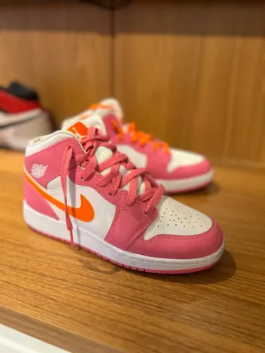 Tênis Nike Air Jordan 1 Low Rosa
