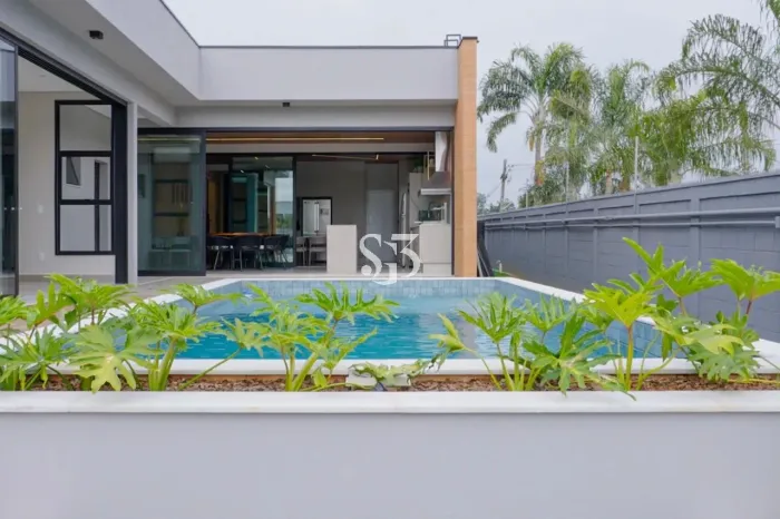 CASA TÉRREA BELÍSSIMA À VENDA EM CONDOMÍNIO - VALINHOS,SP