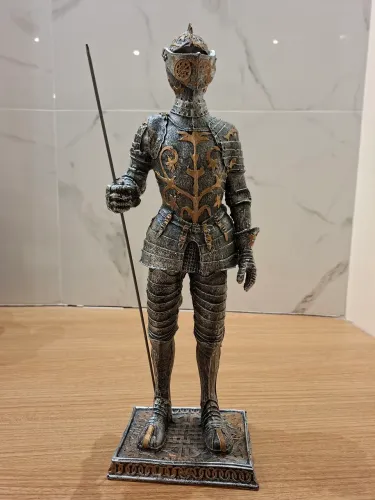 Escultura de Cavaleiro Medieval - Decoração
