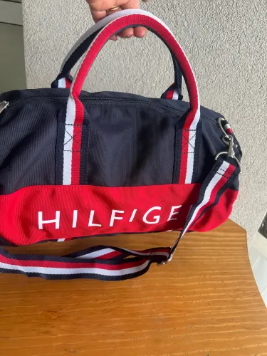 Bolsa mini duffle Tommy Hilfiger 