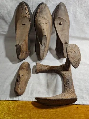 Formas de sapato e bigorna antiga